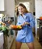 Girls and FOOD !  Padma Lakshmi eating chocolate ...-cat_cora2.jpg